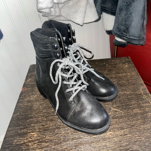 Madewell Black Combat Boots with Lace-Up Design - Picture 2 of 5